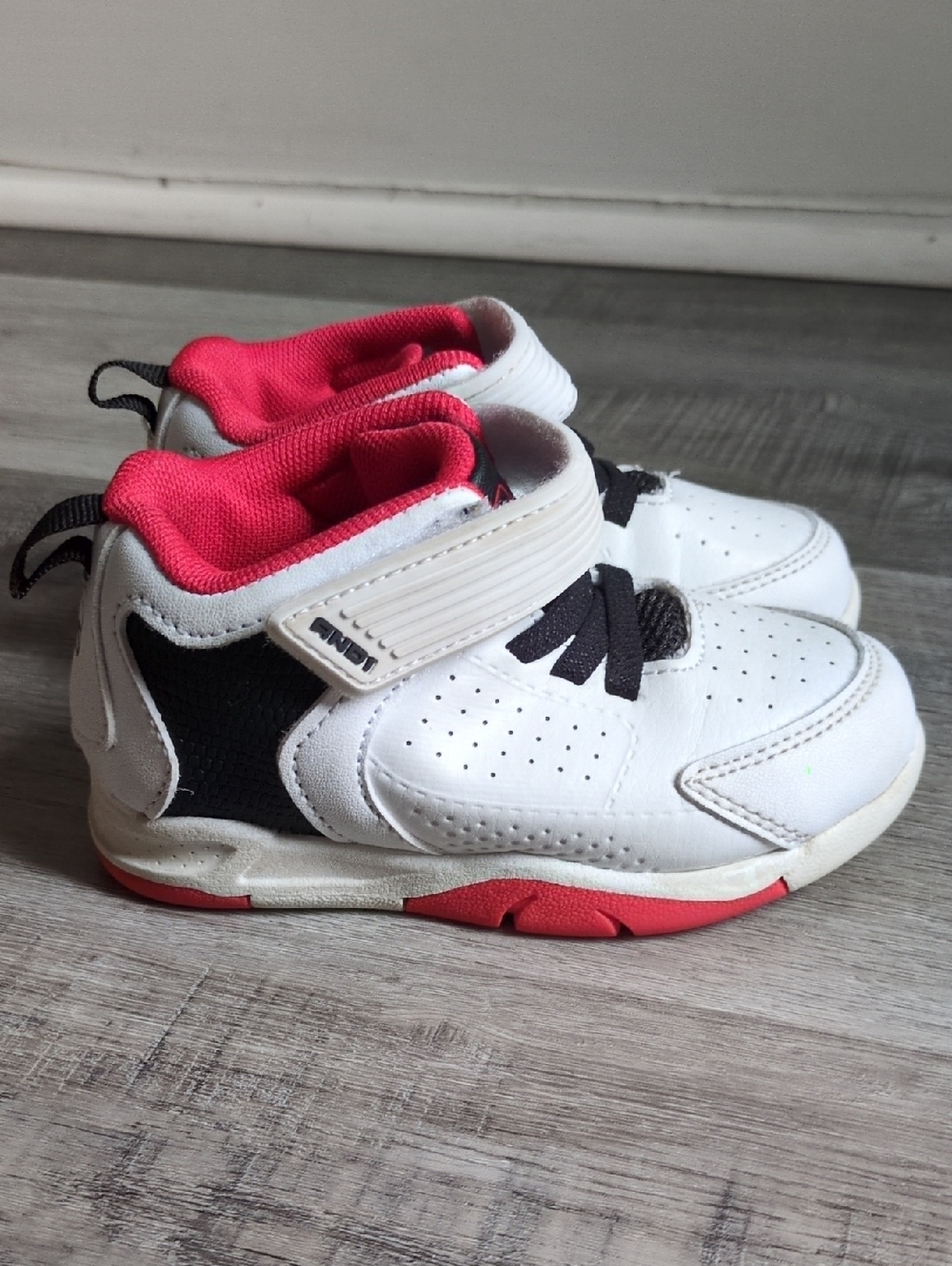AND1 Toddler Black & Red Basketball Sneakers size 6 Hightop